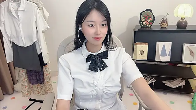 美女Onechestnut在线直播