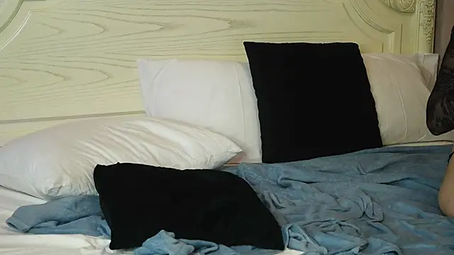 IsoldeBlis Live Sex Cams