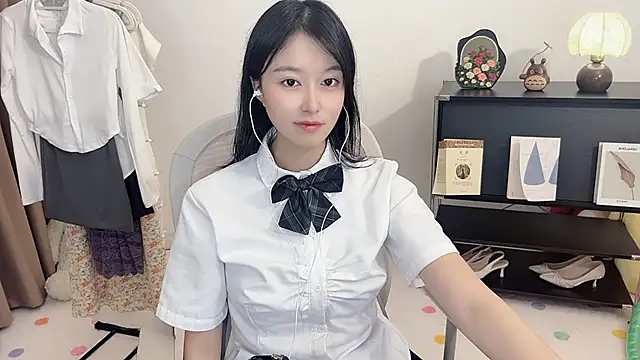 美女Onechestnut在线直播