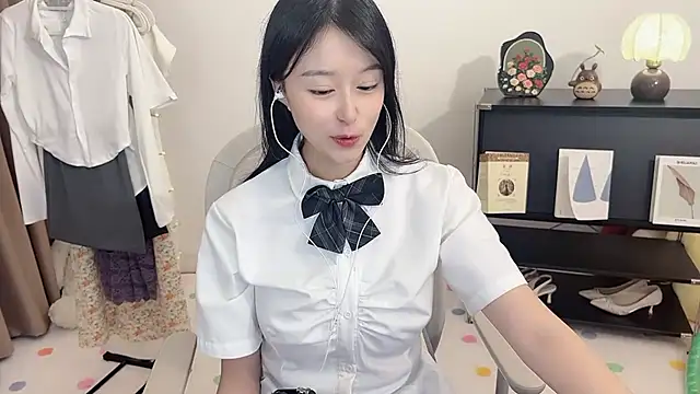 美女Onechestnut在线直播