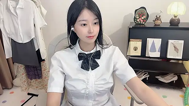 美女Onechestnut在线直播