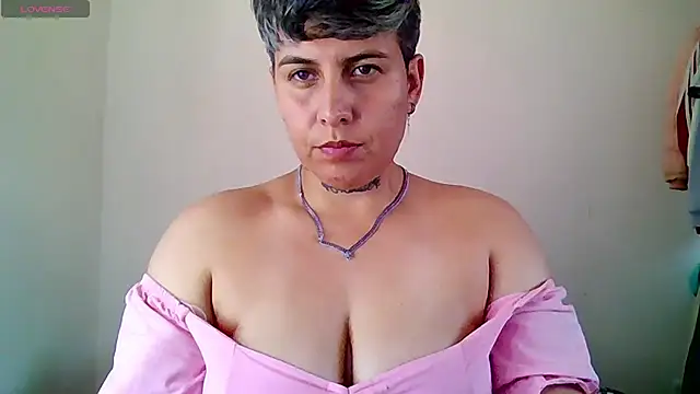 Yessi_rousse's Webcam Show