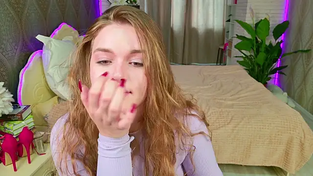 EmilyWhisper's Webcam Show