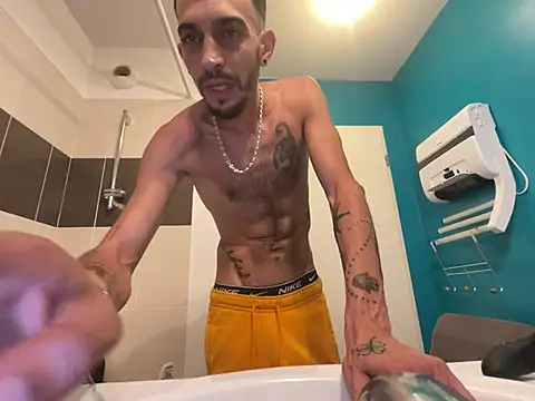 Rebeu313's Webcam Show