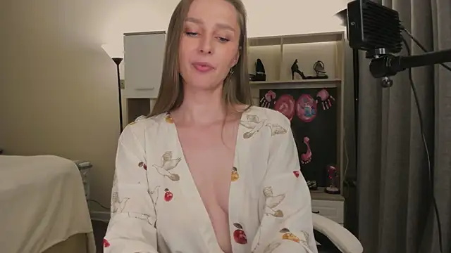 CharlotteWells' Webcam Show