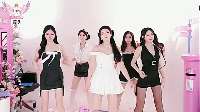 美女badgirl777888在线直播