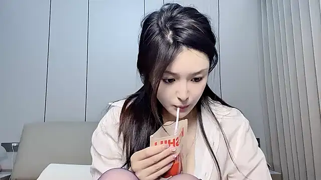 美女caomei2580在线直播