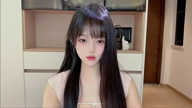 美女StelllllllaLou在线直播