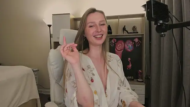 CharlotteWells' Live Sex Cam Show