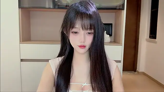 美女StelllllllaLou在线直播