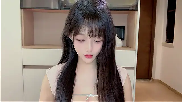 美女StelllllllaLou在线直播