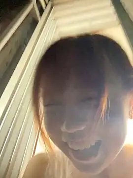 美女zaizaiNono在线直播