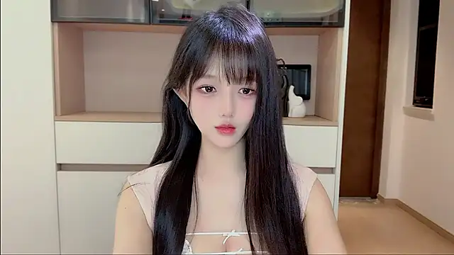美女StelllllllaLou在线直播