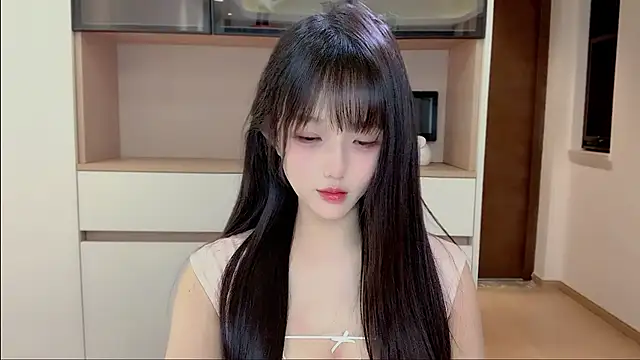 美女StelllllllaLou在线直播