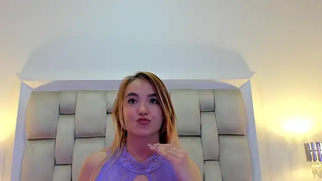 frehia_dimou's Webcam Show