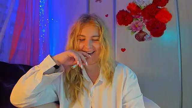 CoraSwon's Webcam Show