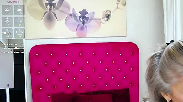LoraDelNiro's Webcam Show