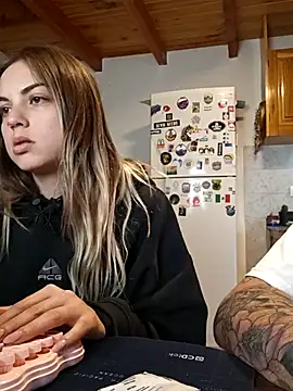 Elnonoykeila77's Webcam Show