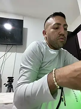 JuanZapata33's Webcam Show