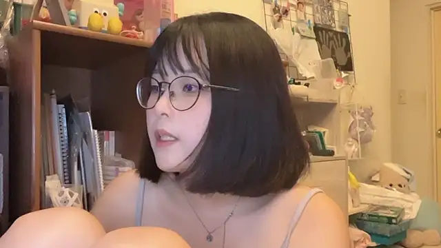 美女luna51888在线直播