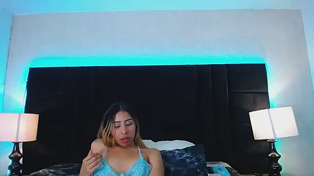 laila_stilwiills' Webcam Show