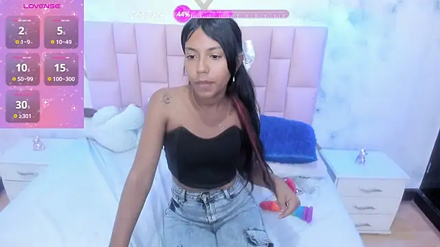 charlottee_33's Webcam Show