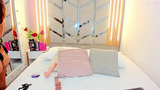 victoriamoon-01's Webcam Show
