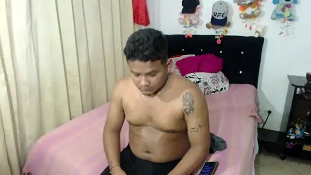Boycuriousxxx 网络视讯表演