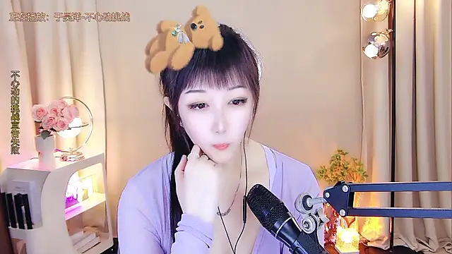 美女xiaoya666--baby在线直播