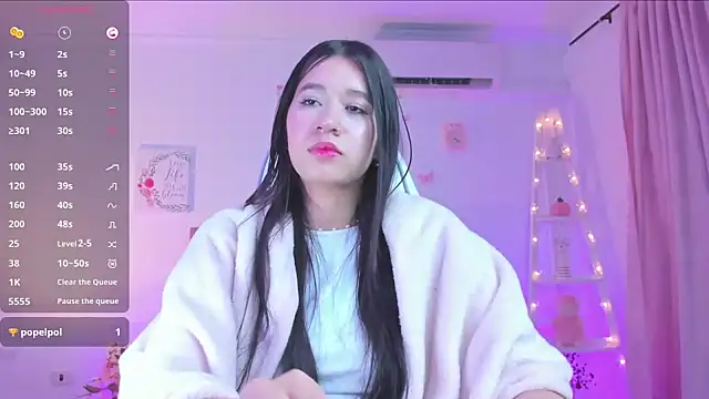 emilly_star's Webcam Show