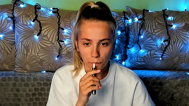 MaggieCake's Webcam Show
