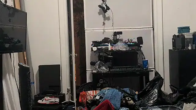 d1v1n0's Webcam Show
