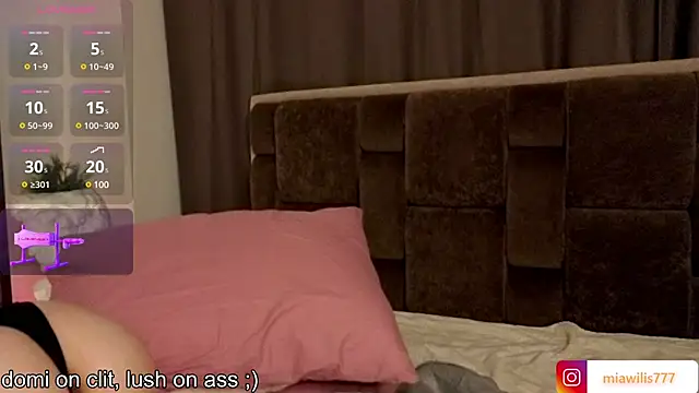 MiaWillis1's Webcam Show