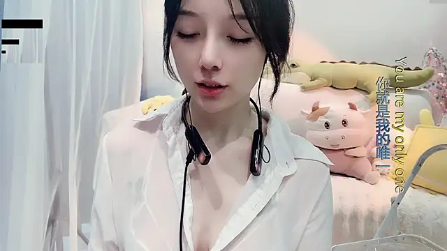 美女AKiKi711在线直播