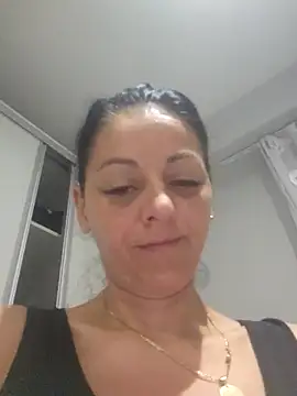 bruneta_sexy23's Webcam Show