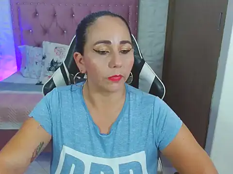 ashleylove_prg's Webcam Show