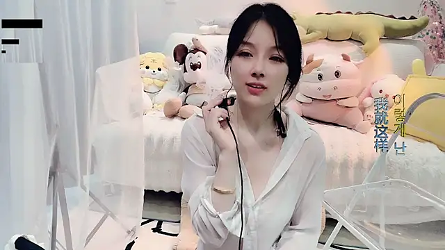 美女AKiKi711在线直播