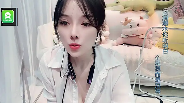 美女AKiKi711在线直播