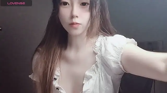 美女AyoHall在线直播