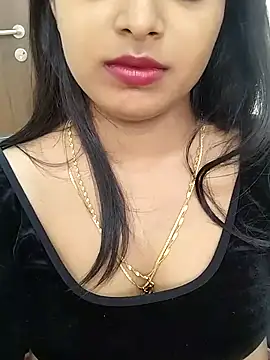 Maahhii_2's Webcam Show