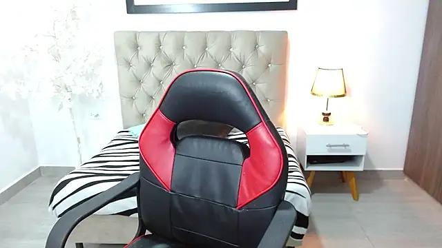 naomi_johnson1 웹캠 쇼