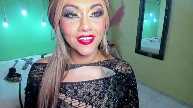 angelina_james_ Show in webcam