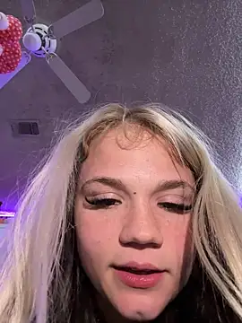 Cutiepiespanks' Live XXX Chat