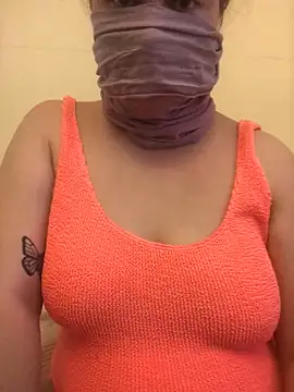 ShyPampBlondie's Live Sex Cam Show