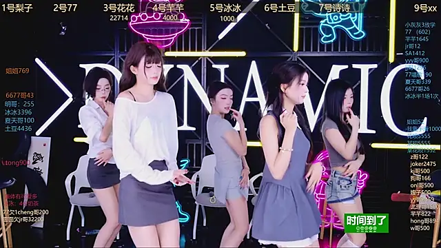 美女NEW-girl520在线直播