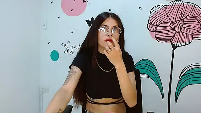 AliraRw_01 Live Sex Cams