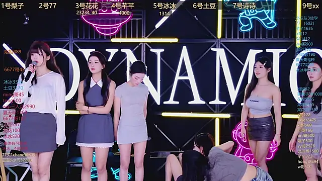 美女NEW-girl520在线直播