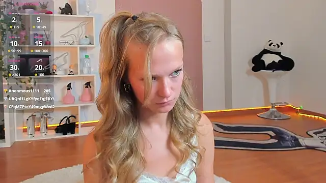 Kara_smalltits' Webcam Show