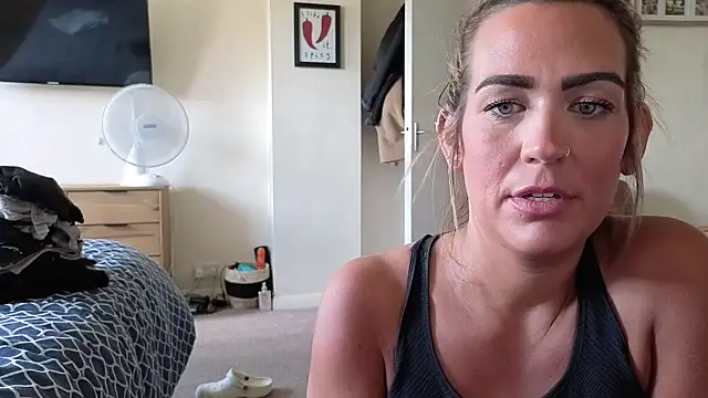 TheGirlNextDoor_33's Webcam Show
