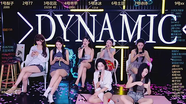美女NEW-girl520在线直播